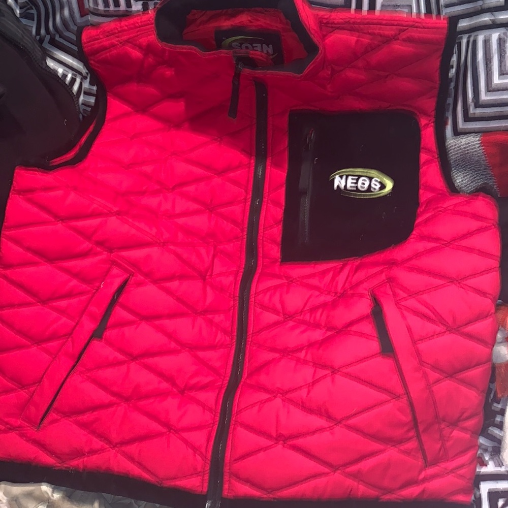 DONATING ASAP!🇺 NEOS red padded thermal construction work ski vest